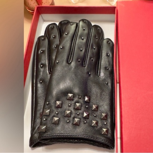 Valentino Garavani Rockstud Leather Gloves - Picture 1 of 5